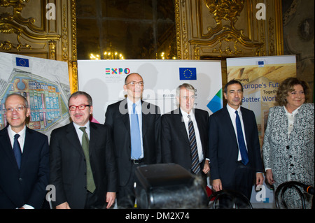 Italie Milan Cérémonie de signature signature du contrat dieux participation de l'Union européenne à Milan Expo 2015 Banque D'Images