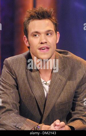 12 novembre 2002 - Londres, Grande-Bretagne - Â©ELLIS O'BRIEN/ linkUK 12/11/02.''exclusivité''..SI LES JEUNES (VAINQUEUR DE UK ''POP IDOL'')..''FRANK SKINNER SHOW'' -SHOW 10 -ITV. ELLIS O'BRIEN/ LINK UK/ 2002.K27201(Image Crédit : © Globe Photos/ZUMAPRESS.com) Banque D'Images