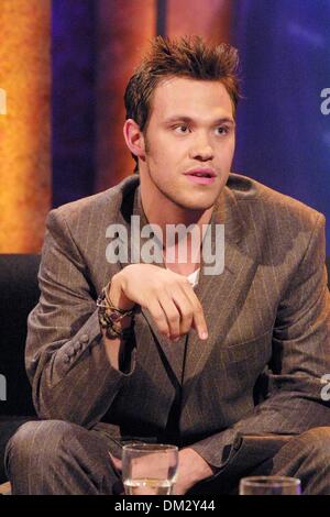 12 novembre 2002 - Londres, Grande-Bretagne - Â©ELLIS O'BRIEN/ linkUK 12/11/02.''exclusivité''..SI LES JEUNES (VAINQUEUR DE UK ''POP IDOL'')..''FRANK SKINNER SHOW'' -SHOW 10 -ITV. ELLIS O'BRIEN/ LINK UK/ 2002.K27201(Image Crédit : © Globe Photos/ZUMAPRESS.com) Banque D'Images