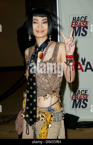 Le 10 mai 2002 - Los Angeles, Californie - 9ème COURSE POUR EFFACER MS.thème ''PAIX ET D'AMOUR POUR EFFACER MS''.AU CENTURY PLAZA HOTEL AND SPA .EN SIÈCLE CIT, CA.Bai Ling. BARRETT / 5-10-2002 FITZROY K24940FB (D)(Image Crédit : © Globe Photos/ZUMAPRESS.com) Banque D'Images