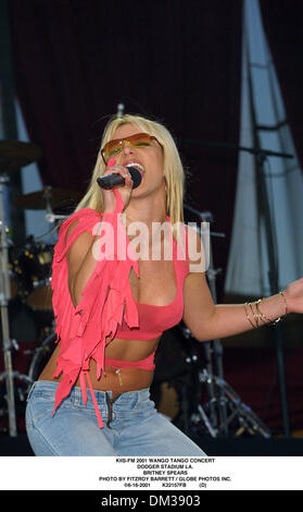 16 juin 2001 - RADIO KIIS-FM 2001 CONCERT WANGO TANGO.STADE DODGER LA..Britney Spears. BARRETT FITZROY / 6-16-2001 K22157FB (D)(Image Crédit : © Globe Photos/ZUMAPRESS.com) Banque D'Images