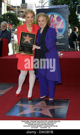 14 février 2001 - ''DEAR ABBY (PAULINE PHILLIPS & DTR. JEANNE PHILLIPS).HONORÉ PAR UNE ÉTOILE SUR HOLLYWOOD BLVD.''.JEANNE PHILLIPS & PAULINE PHILLIPS. BARRETT FITZROY / 2-14-2001 K21047FB (D)(Image Crédit : © Globe Photos/ZUMAPRESS.com) Banque D'Images