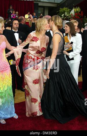 Mar. 24, 2002 - Los Angeles, Californie - K24518FB:74ÈME ACADEMY AWARDS . KODAK THEATRE.HOLLYWOOD AU HIGHLAND.Hollywood, CA 03/24/2002. FITZROY BARRETT/ 2002.CAMERON DIAZ(Image Crédit : © Globe Photos/ZUMAPRESS.com) Banque D'Images