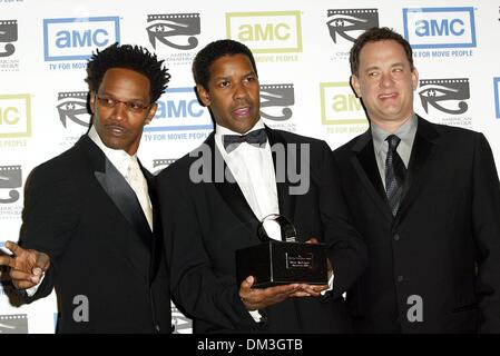 Le 6 décembre, 2002 - Los Angeles, California, UNITED STATES - Jamie Foxx, Denzel Washington et Tom Hanks ...17TH ANNUAL AMERICAN CINEMATHEQUE AWARD..RESPECT Denzel Washington. Au BEVERLY.HÔTEL HILTON. BEVERLY HILLS, Californie. BARRETT FITZROY / 12/06/2002 . K27609FB - (D)(Image Crédit : © Globe Photos/ZUMAPRESS.com) Banque D'Images