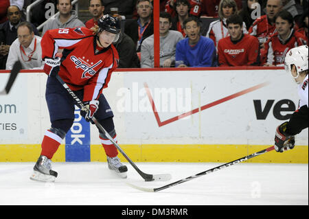 Washington D.C. Verizon Center. .Les Capitals de Washington' Nicklas Backstrom (19), action de jeu de la LNH, les Sénateurs d'Ottawa à Washington qui prennent la victoire à domicile 5-2. Deuxième match consécutif à domicile pour les bouchons contre une équipe canadienne, juste après avoir défait le Canadien mardi soir, 4-2. (Crédit Image : © Roland Pintilie/global/ZUMApress.com) Southcreek Banque D'Images