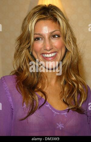 8 septembre 2002 - Toronto, Canada - BIENVENUE À COLLINWOOD CONFÉRENCE DE PRESSE.AU FESTIVAL INTERNATIONAL DU FILM DE TORONTO.À L'Hôtel FOUR SEASONS DE TORONTO, CANADA.JENNIFER ESPOSITO. BARRETT / 9-8-2002 FITZROY K26026FB (D)(Image Crédit : © Globe Photos/ZUMAPRESS.com) Banque D'Images