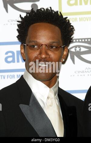 Le 6 décembre, 2002 - Los Angeles, California, UNITED STATES - Jamie Foxx ...17TH ANNUAL AMERICAN CINEMATHEQUE AWARD..RESPECT Denzel Washington. Au BEVERLY.HÔTEL HILTON. BEVERLY HILLS, Californie. BARRETT FITZROY / 12/06/2002 . K27609FB - (D)(Image Crédit : © Globe Photos/ZUMAPRESS.com) Banque D'Images