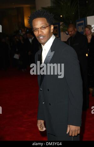 Le 6 décembre, 2002 - Los Angeles, California, UNITED STATES - Jamie Foxx ...17TH ANNUAL AMERICAN CINEMATHEQUE AWARD..RESPECT Denzel Washington. Au BEVERLY.HÔTEL HILTON. BEVERLY HILLS, Californie. BARRETT FITZROY / 12/06/2002 . K27609FB - (D)(Image Crédit : © Globe Photos/ZUMAPRESS.com) Banque D'Images