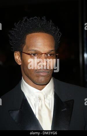 Le 6 décembre, 2002 - Los Angeles, California, UNITED STATES - Jamie Foxx ...17TH ANNUAL AMERICAN CINEMATHEQUE AWARD..RESPECT Denzel Washington. Au BEVERLY.HÔTEL HILTON. BEVERLY HILLS, Californie. BARRETT FITZROY / 12/06/2002 . K27609FB - (D)(Image Crédit : © Globe Photos/ZUMAPRESS.com) Banque D'Images