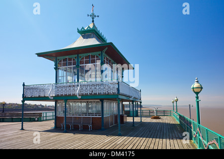 Le pavillon à deux niveaux sur le pier head à Clevedon, North Somerset, England, UK Banque D'Images