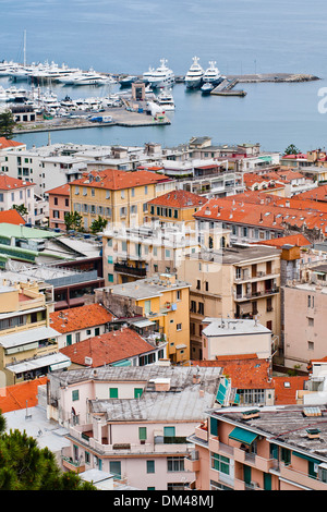 Vue de dessus de San Remo avec la ville et le lagon, Italie Banque D'Images