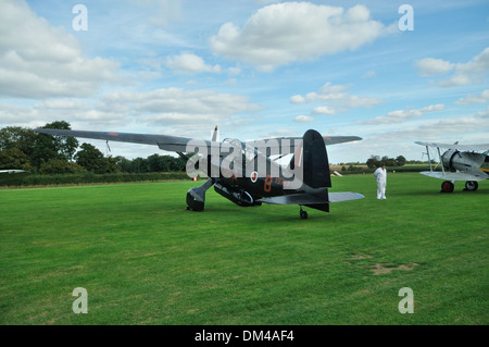 Vintage WW2 RAF Westland Lysander avec Gloster Gladiator dans l'arrière-plan.Shuttleworth collection.Biggleswade,UK Banque D'Images