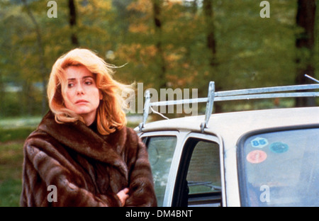 Drôle d'ENDROIT POUR UNE RENCONTRE (1988) drôle d'ENDROIT POUR RENCONTRER (ALT) DROLE D'ENDROIT POUR UNE RENCONTRE (ALT) Catherine DENEUVE Banque D'Images