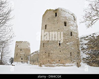 Vieille Tour d'Izborsk forteresse, le nord de la Russie Banque D'Images