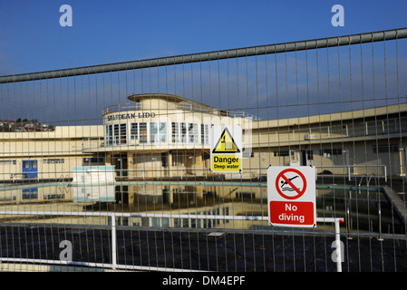 Saltdean Lido dans la ville de Brighton et Hove, est un Lido Art Déco conçu par l'architecte R.W.H. Jones. UK 2013 pendant les travaux de rénovation Banque D'Images