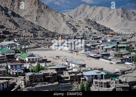 Leh, Ladakh, Inde - 19 juillet 2009 : Vue aérienne de la ville de Leh. Banque D'Images