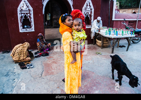 Pèlerins à Mazhar Khan Jahan Ali, Bagerhat, Bangladesh Banque D'Images