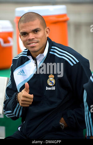 Le défenseur du Real Madrid Kepler Laveran Lima Ferreira (PEPE) # 3 donne le feu vert au BMO Field à Toronto lors d'un match de football amical FIFA..Le score final était 5-1 pour le Real Madrid..***pour un usage éditorial uniquement* (crédit Image : © Nick Turchiaro/ZUMApress.com) Southcreek/mondial Banque D'Images