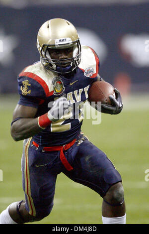 Les aspirants de marine l'Enclencher Gee Gee Greene (21) porte la balle à travers la défense du Missouri. 35 marine défait le Missouri à 13 dans le bol du Texas le 31 décembre 2009 au Reliant Stadium de Houston au Texas. (Crédit Image : © Anthony Vasser/ZUMApress.com) Southcreek/mondial Banque D'Images
