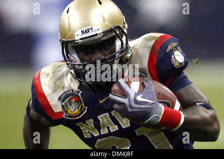 Les aspirants de marine l'Enclencher Gee Gee Greene (21) porte la balle à travers la défense du Missouri. 35 marine défait le Missouri à 13 dans le bol du Texas le 31 décembre 2009 au Reliant Stadium de Houston au Texas. (Crédit Image : © Anthony Vasser/ZUMApress.com) Southcreek/mondial Banque D'Images