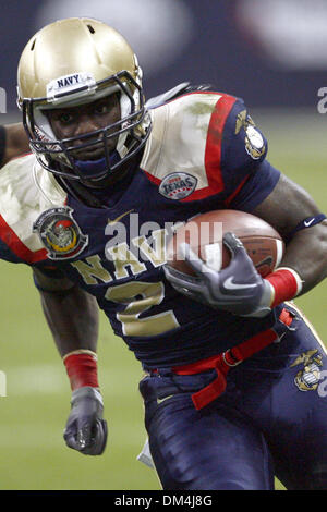 Les aspirants de marine l'Enclencher Gee Gee Greene (21) porte la balle à travers la défense du Missouri. 35 marine défait le Missouri à 13 dans le bol du Texas le 31 décembre 2009 au Reliant Stadium de Houston au Texas. (Crédit Image : © Anthony Vasser/ZUMApress.com) Southcreek/mondial Banque D'Images