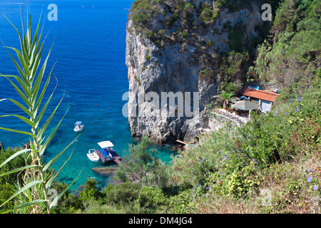 Plage de Paleokastritsa à l'île de Corfou en Grèce Banque D'Images