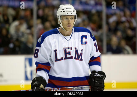 29 Janvier 2010 : le lac Érié Monstres Brian Willsie (18) pendant la première période de ce match de la Ligue américaine de hockey entre le Toronto Marlies et le lac Erie Monsters joué au Quicken Loans Arena de Cleveland, OH. Les Monstres, portant des uniformes spéciaux pour commémorer le 1980 l'équipe de hockey olympique US, défait les Marlies 6-3..Crédit obligatoire : Frank Jansky / Southcreek ( Global Banque D'Images