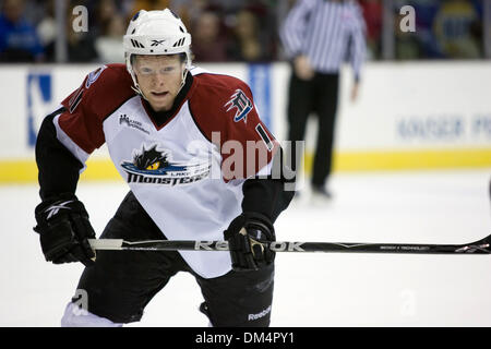 26 Février 2010 : le lac Érié Monstres Randy Rowe (11) au cours de la Ligue américaine de Hockey match entre le Syracuse Crunch et le lac Erie Monsters joué à la Quicken Loans Arena de Cleveland, OH. Le craquement a défait les monstres 3-2..Crédit obligatoire : Frank Jansky / Southcreek Global (Image Crédit : © Frank Jansky/global/ZUMApress.com) Southcreek Banque D'Images