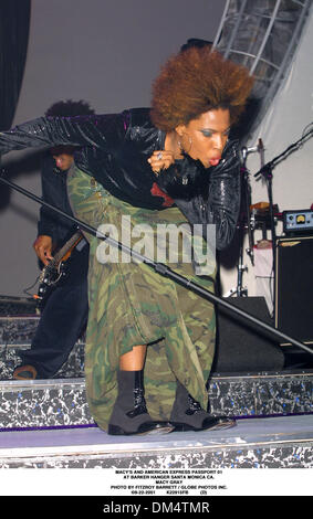 22 septembre 2001 - MACY'S ET AMERICAN EXPRESS 01 PASSEPORT.AT BARKER HANGER SANTA MONICA CA..MACY GRAY. BARRETT FITZROY / 9-22-2001 K22915FB (D)(Image Crédit : © Globe Photos/ZUMAPRESS.com) Banque D'Images