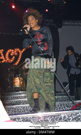 22 septembre 2001 - MACY'S ET AMERICAN EXPRESS 01 PASSEPORT.AT BARKER HANGER SANTA MONICA CA..MACY GRAY. BARRETT FITZROY / 9-22-2001 K22915FB (D)(Image Crédit : © Globe Photos/ZUMAPRESS.com) Banque D'Images