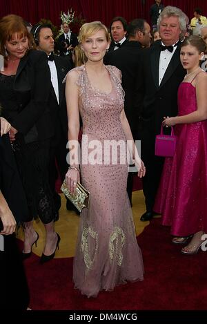 Mar. 24, 2002 - Los Angeles, Californie - K24518FB:74ÈME ACADEMY AWARDS . KODAK THEATRE.HOLLYWOOD AU HIGHLAND.Hollywood, CA 03/24/2002. FITZROY BARRETT/ 2002.KRISTEN DUNST(Image Crédit : © Globe Photos/ZUMAPRESS.com) Banque D'Images