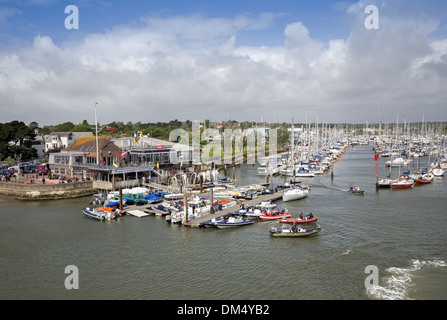 Le Royal Lymington Yacht Club et marina sur la rivière Lymington dans le Hampshire, England, UK Banque D'Images