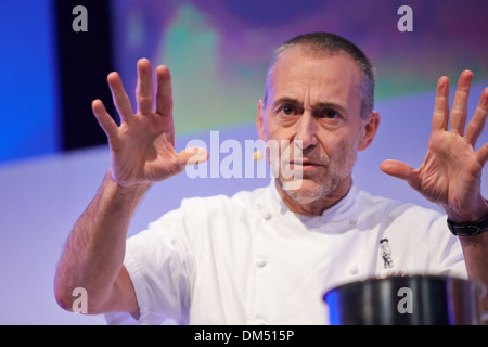 Chef Michel Roux Jr donne une démonstration culinaire à la BBC Good Food Show 2013 qui a eu lieu à l'Olympia Exhibition Hall Banque D'Images