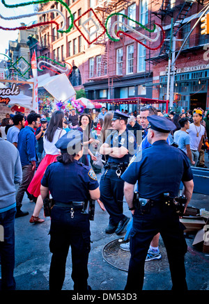 NEW YORK, NY - 22 SEPTEMBRE : la petite Italie sur Mulberry St. pendant la fête de San Gennaro, le 22 septembre 2013 à New York. Banque D'Images