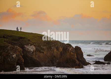 Coucher du soleil sur la plage à Fort Bragg Californie Mendocino County à Pudding Creek et le Beachcomber motel Banque D'Images