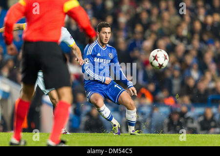 Londres, Royaume-Uni. Dec 11, 2013. Chelsea's Eden HAZARD lors de la Ligue des Champions groupe e match entre Chelsea et le Steaua Bucarest à partir de Stamford Bridge. Credit : Action Plus Sport/Alamy Live News Banque D'Images