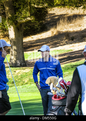 Rory McIlroy sur le vert du premier trou du Northwestern Mutual World Challenge du Pro am le mercredi Banque D'Images