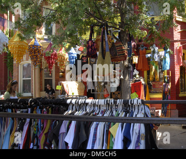 Une boutique qui vend des produits ethniques, Kensington Market, Toronto Banque D'Images