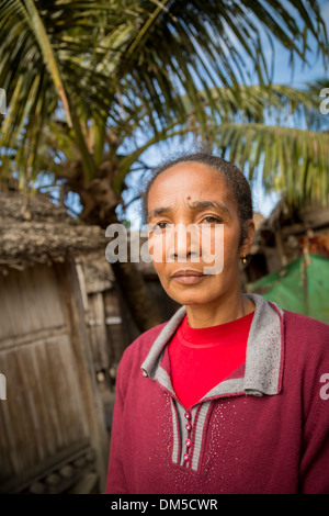 Portrait d'une femme dans le district de Vatomandry, Madagascar. Banque D'Images