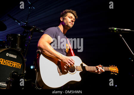 Detroit, Michigan, USA. Dec 11, 2013. RYAN MARSHALL de 'Walk Off The Earth' joue sur le 93,9 de la rivière's Winter Ice Breaker au Fillmore. Crédit : Marc Nader/ZUMA Press/Alamy Live News Banque D'Images