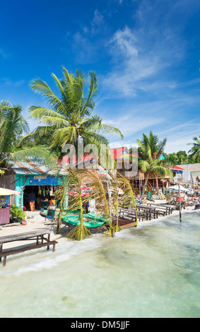 L'île de Koh rong au Cambodge des bars de plage village Banque D'Images