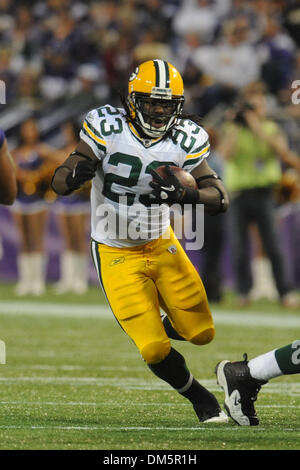 Le 21 novembre 2009 - Minneapolis, Minnesota, United States of America - Green Bay Packers en marche retour Dimitri Nance (# 23) se précipite pour 7 verges au quatrième trimestre du jeu entre les Packers de Green Bay et les Minnesota Vikings au Mall of America Field à Minneapolis, au Minnesota. Les Packers vaincre les Vikings 31-3. (Crédit Image : © Marilyn Indahl Southcreek/global/ZUMAPRESS.com Banque D'Images