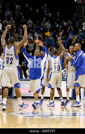 24 janvier 2010 - Newark, New Jersey, États-Unis - 24 janvier 2010 : la Seton Hall célèbre la victoire à la fin de la seconde moitié du jeu tenue à Prudential Center de Newark, New Jersey. La Seton Hall Pirates de Pittsburgh défait 64-61 Panthers..Crédit obligatoire : Alan Maglaque / Southcreek Global (Image Crédit : © Southcreek/ZUMApress.com) mondial Banque D'Images