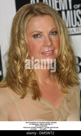 9 mai 2001 - 36E ACADEMY OF COUNTRY MUSIC AWARDS.AT UNIVERSAL AMPHITHEATRE LA..PATTY LOVELESS. BARRETT FITZROY / 5-9-2001 K21798FB (D)(Image Crédit : © Globe Photos/ZUMAPRESS.com) Banque D'Images