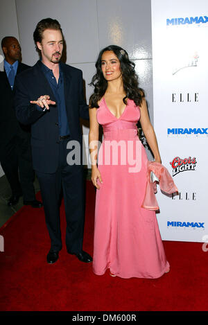 14 octobre 2002 - Los Angeles, Californie - EDWARD NORTON et Salma Hayek..FRIDA LOS ANGELES.PREMIÈRE AU LOS ANGELES COUNTY MUSEUM OF ART. BARRETT FITZROY / 10-14-2002 K26618FB (D)(Image Crédit : © Globe Photos/ZUMAPRESS.com) Banque D'Images