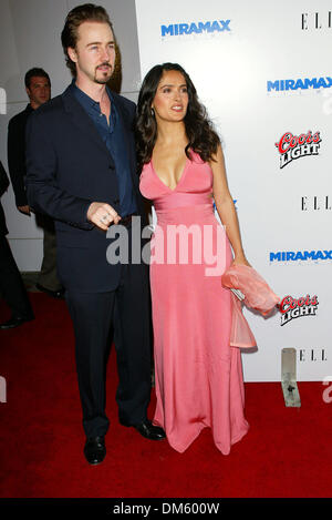 14 octobre 2002 - Los Angeles, Californie - EDWARD NORTON et Salma Hayek..FRIDA LOS ANGELES.PREMIÈRE AU LOS ANGELES COUNTY MUSEUM OF ART. BARRETT FITZROY / 10-14-2002 K26618FB (D)(Image Crédit : © Globe Photos/ZUMAPRESS.com) Banque D'Images