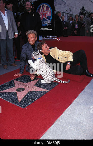 23 septembre 1999 - K16665FB.SIEGFRIED ET ROY HONORÉ PAR SATR sur Hollywood Walk of Fame .09/23/1999. FITZROY BARRETT/ 1999.SIEGFRIED ET ROY SIEGFRIED FISHBACHER ET ROY HORN SIEGFRIEDANDROYRETRO(Credit Image : © Globe Photos/ZUMAPRESS.com) Banque D'Images