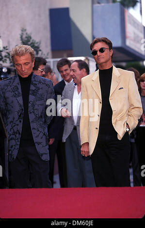 23 septembre 1999 - K16665FB.SIEGFRIED ET ROY HONORÉ PAR SATR sur Hollywood Walk of Fame .09/23/1999. FITZROY BARRETT/ 1999.SIEGFRIED ET ROY SIEGFRIED FISHBACHER ET ROY HORN SIEGFRIEDANDROYRETRO(Credit Image : © Globe Photos/ZUMAPRESS.com) Banque D'Images