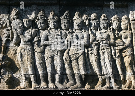 Dans la décharge de mur de temple bouddhiste Borobudur, l'île de Java, Indonésie Banque D'Images