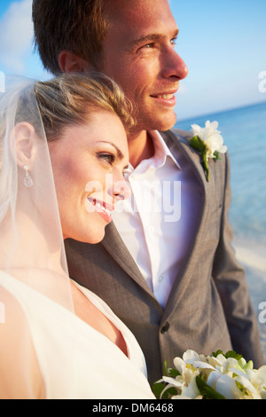 Mariée et le Marié Mariage en cérémonie sur la plage Banque D'Images